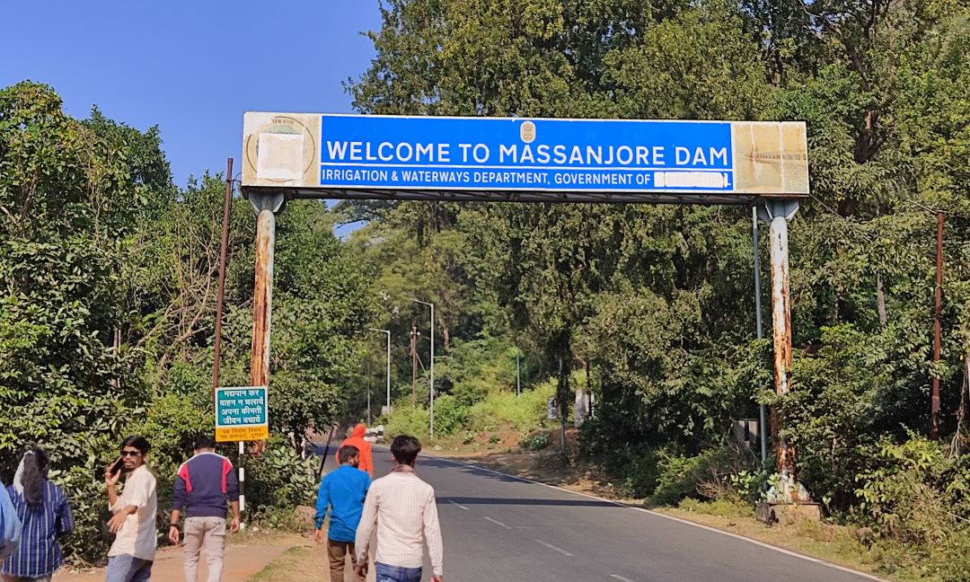 Welcome sign at the entrance to Massanjore Dam